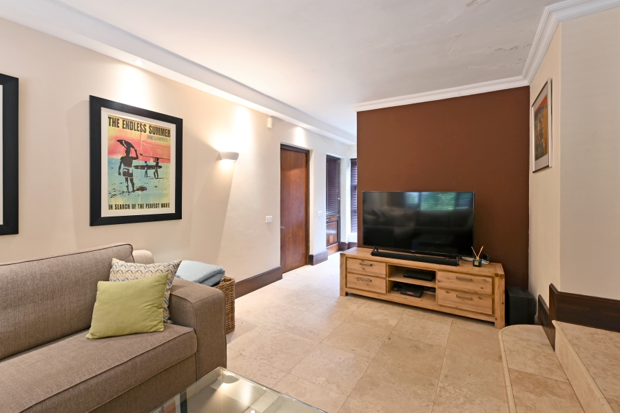 To Let 6 Bedroom Property for Rent in Constantia Western Cape